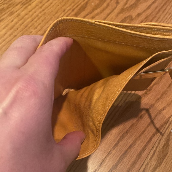 Gucci compact wallet with goldtone hardware - Picture 8 of 14